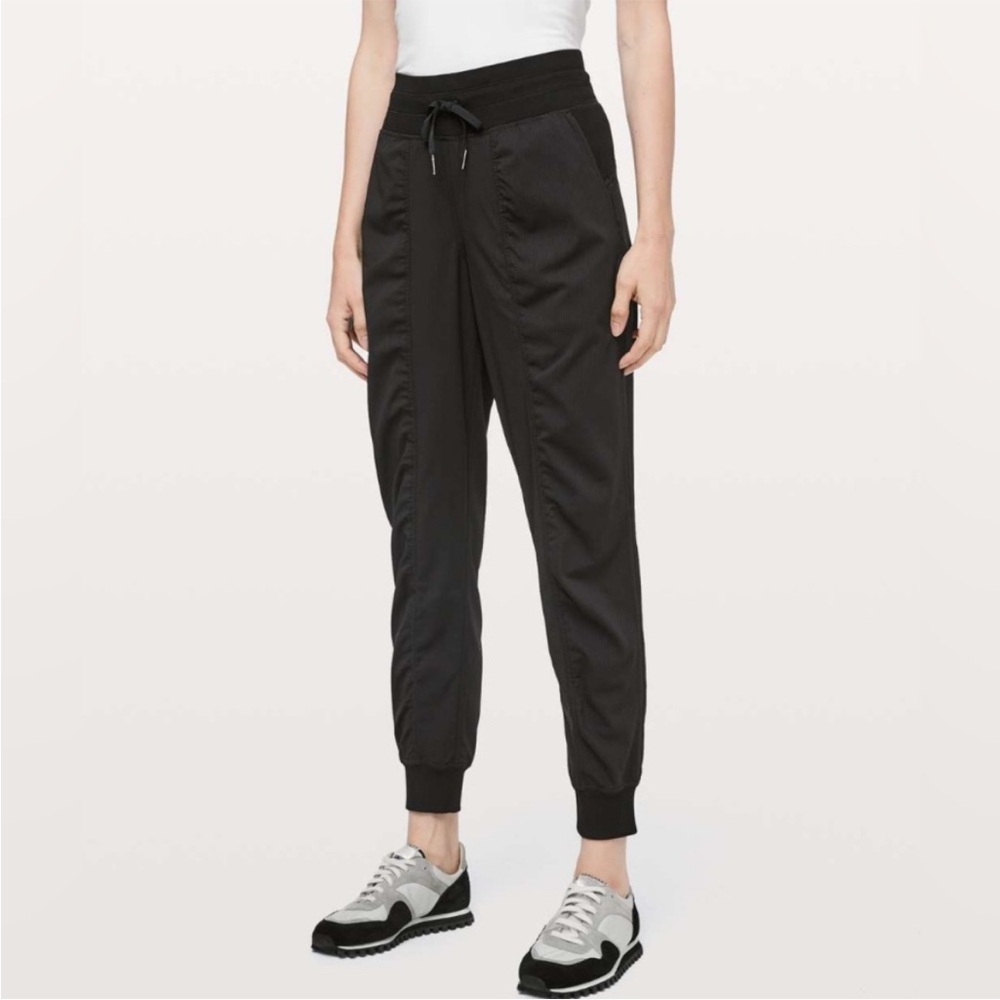 SOLD Lululemon dance studio jogger size 4